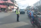 Polsek Pasar Kemis Polresta Tangerang Strong point sore antisipasi kemacetan lalu lintas di perempatan jalan rawan macet.